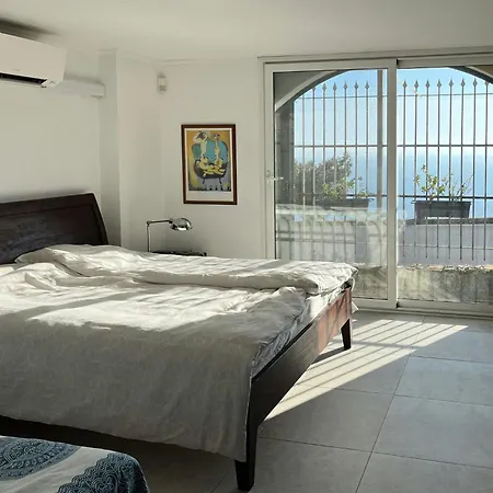 With 180-degree Views Of The Sea Сasa de vacaciones Ospedaletti