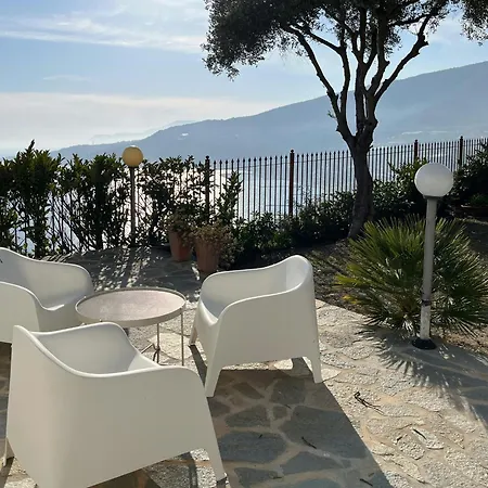 度假居 With 180-degree Views Of The Sea *