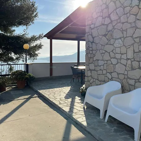 度假居 With 180-degree Views Of The Sea *
