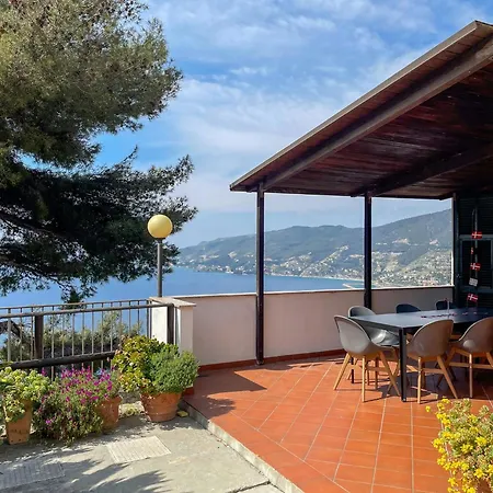With 180-degree Views Of The Sea 度假居 欧斯佩达蒂
