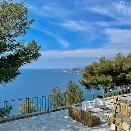 Holiday home With 180-degree Views Of The Sea Ospedaletti